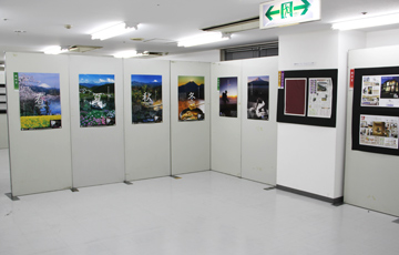 山梨広告賞入賞作品展の様子