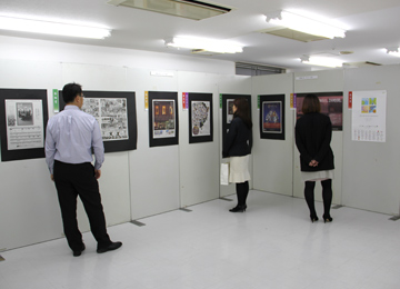 山梨広告賞入賞作品展の様子