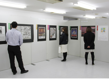 山梨広告賞入賞作品展の様子